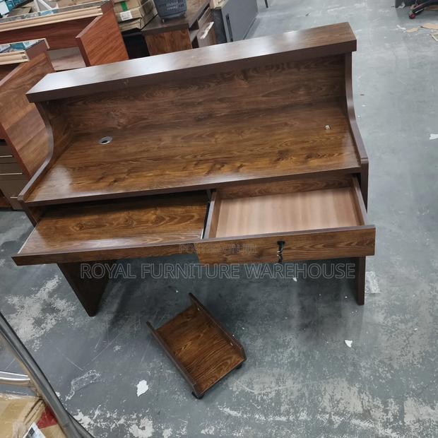 4 Feet Length Receptionist Front Desk · Photo 3