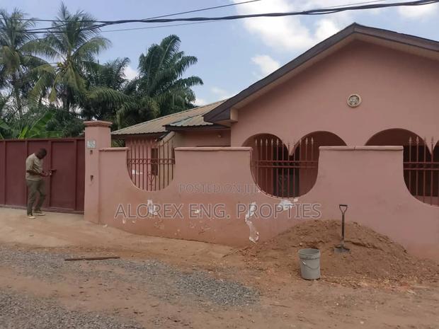 5bdrm House in Housing Down, Adenta for sale · Photo 2