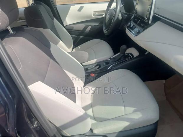 Toyota Corolla LE 2020 Blue · Photo 4