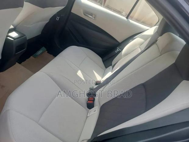 Toyota Corolla LE 2020 Blue · Photo 6