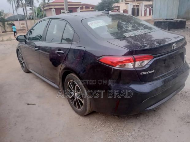 Toyota Corolla LE 2020 Blue · Photo 7