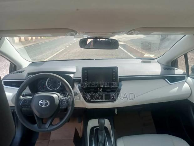 Toyota Corolla LE 2020 Blue · Photo 8