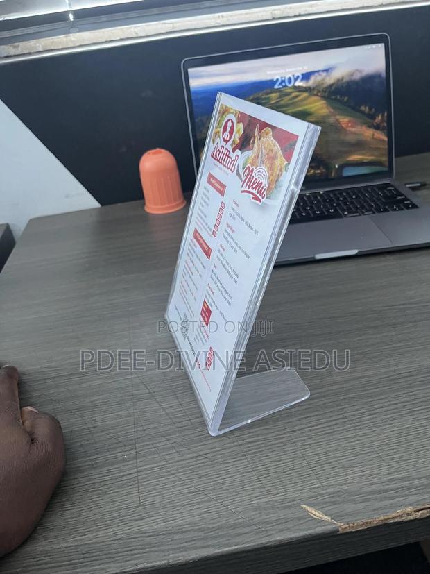 Table Talkers Qr Code Acrylic Sign Stand · Photo 2
