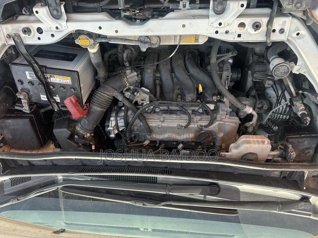 Toyota Voxy 2014 White · Photo 8