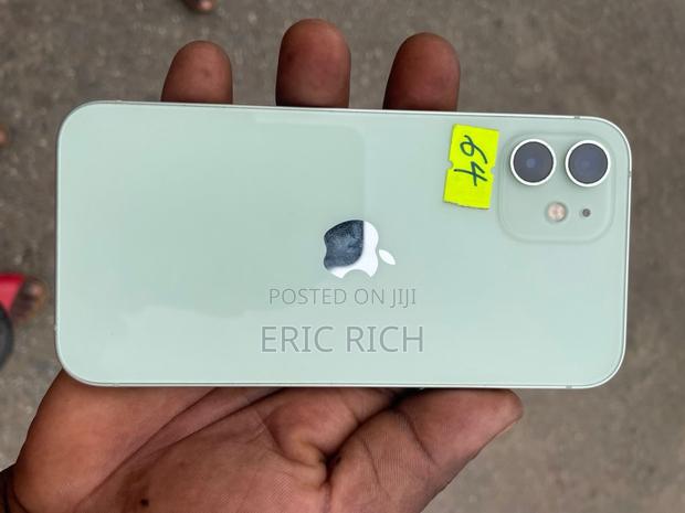 Apple iPhone 12 64 GB Green · Photo 1