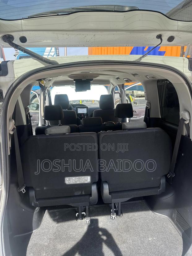Toyota Voxy 2014 White · Photo 6