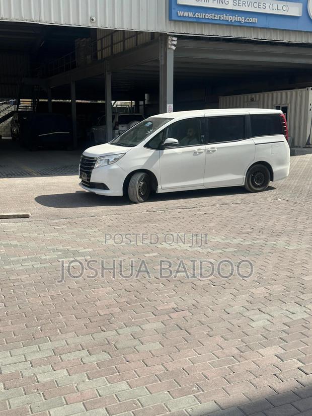 Toyota Voxy 2014 White · Photo 7