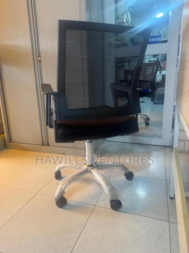 Quality Assurance Swivel Chair · Photo 2