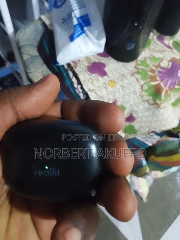 Realfit F Series Premium Earbuds · Photo 3