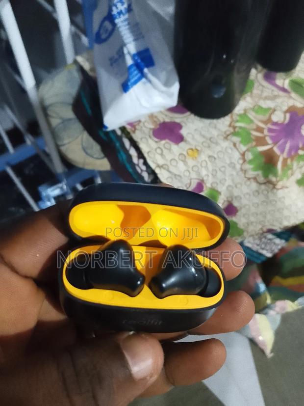 Realfit F Series Premium Earbuds · Photo 4