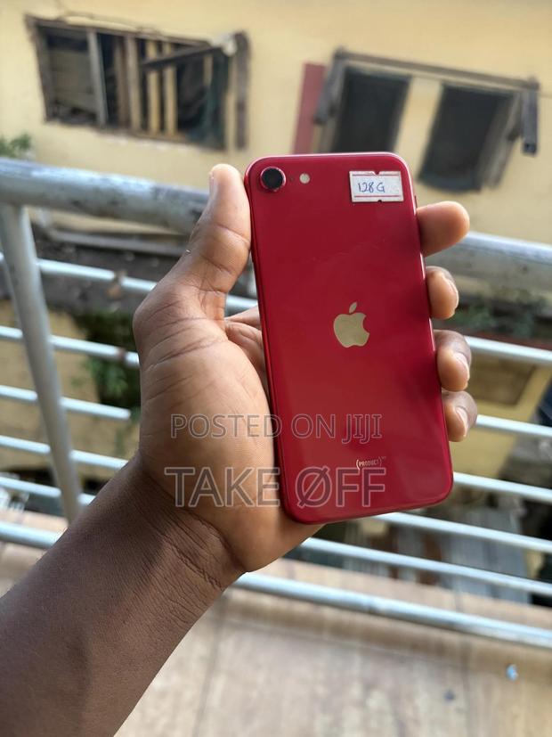 Apple iPhone SE (2020) 64 GB Red · Photo 2
