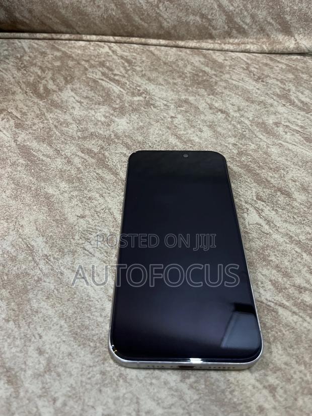 Apple iPhone 15 Pro Max 256 GB Silver · Photo 3