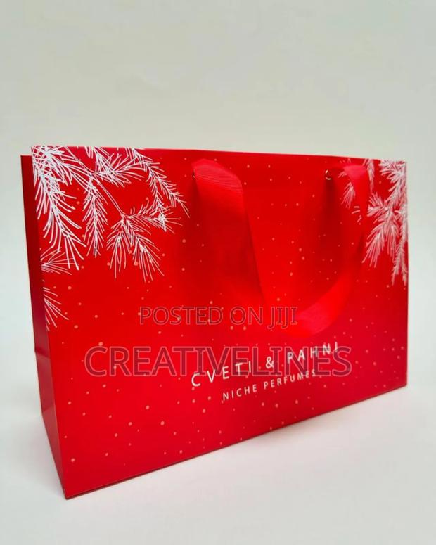 Red Christmas Paperbag · Photo 1