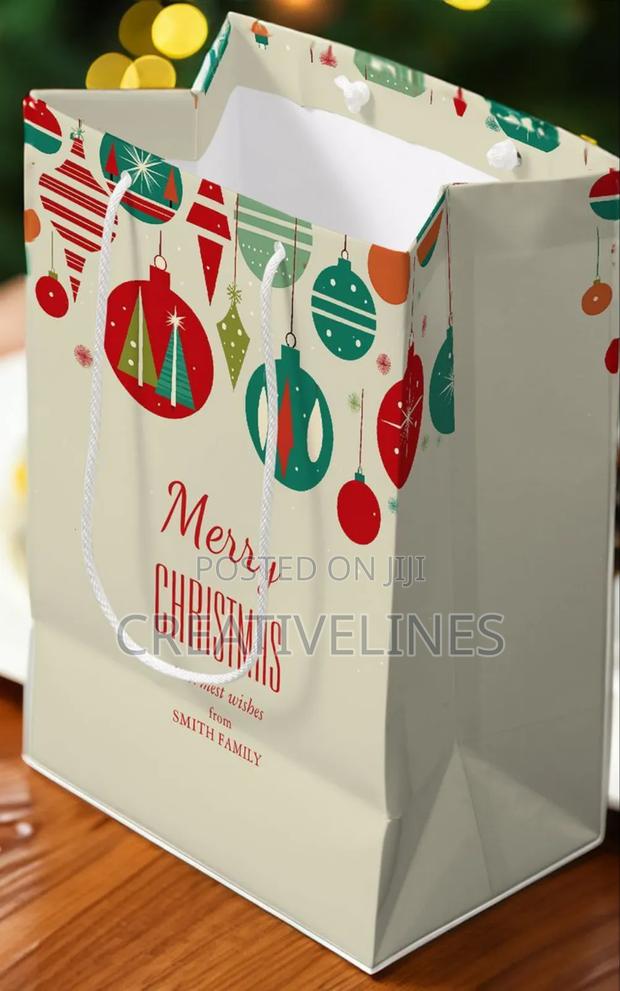 Whittish Christmas Bag. · Photo 1