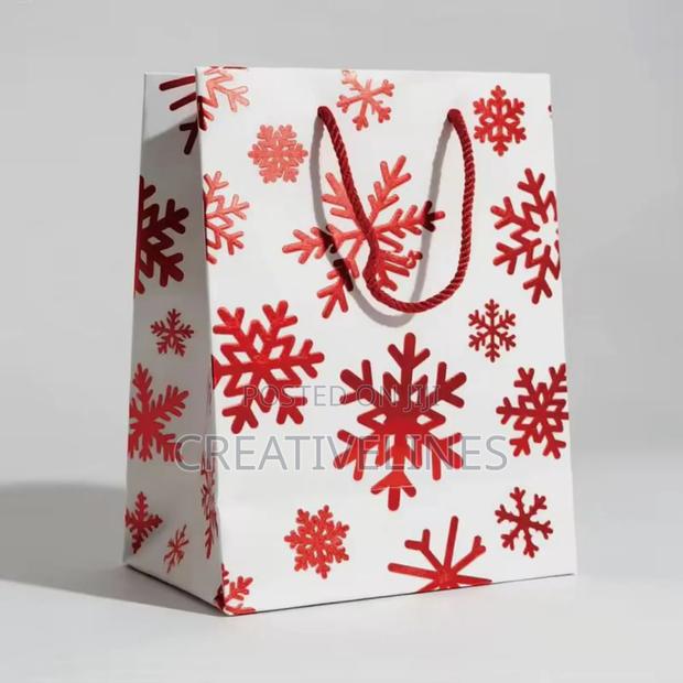 Whittish Christmas Bag. · Photo 2