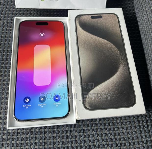 Apple iPhone 15 Pro Max 256 GB Gray · Photo 2