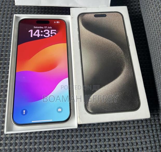 Apple iPhone 15 Pro Max 256 GB Gray · Photo 3