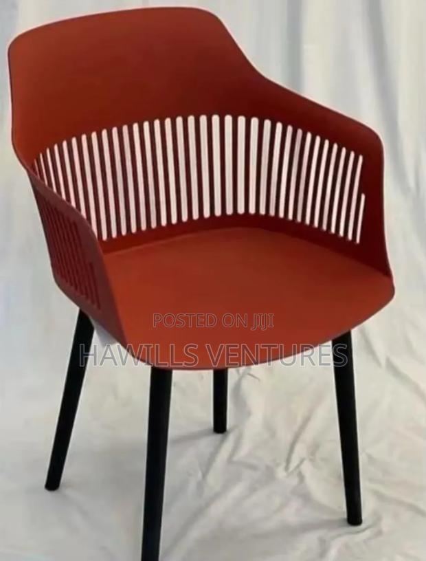 Leisure Plastic Chair · Photo 1