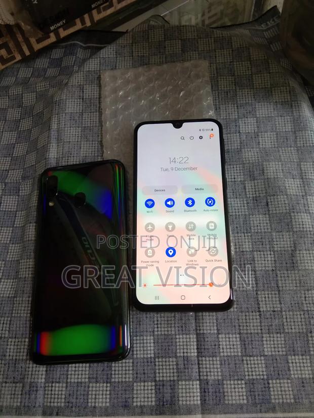 Samsung Galaxy A40 64 GB Black · Photo 2