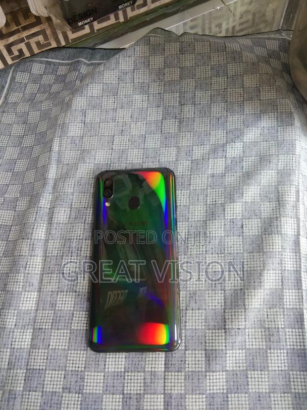 Samsung Galaxy A40 64 GB Black · Photo 1