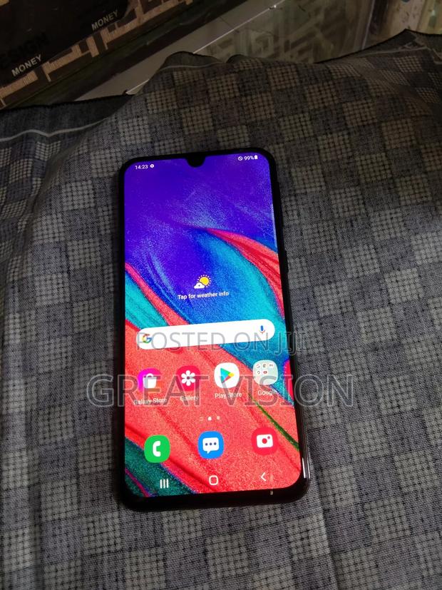Samsung Galaxy A40 64 GB Black · Photo 3