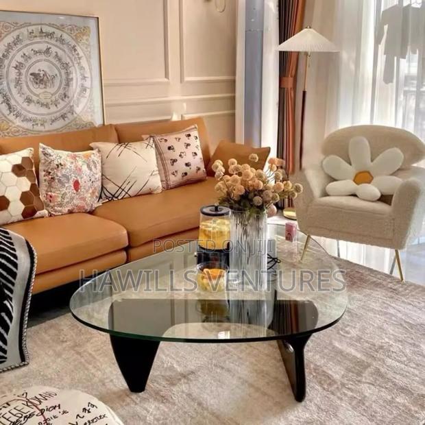 Transparent Tempered Glass Table · Photo 1