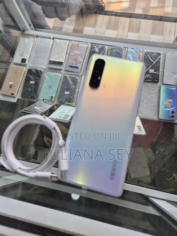 New Oppo Reno 3 128 GB · Photo 2