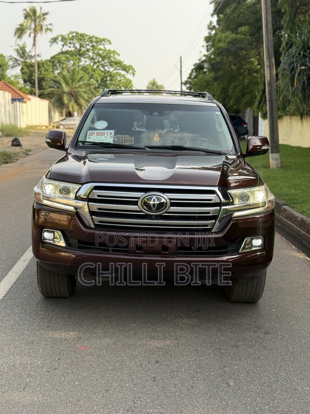 Toyota Land Cruiser 5.7 V8 VXR 2016 Brown · Photo 2