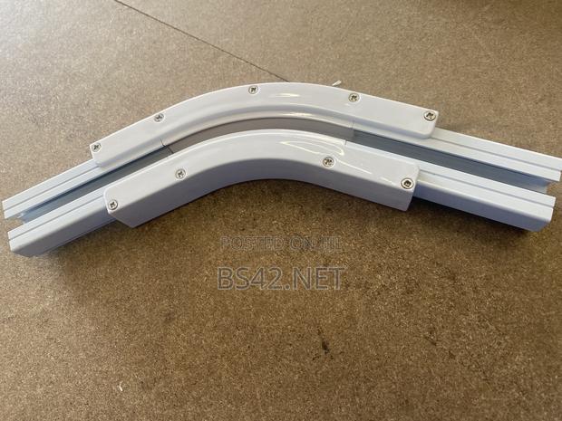 135 Degree Smart Curtain Joint · Photo 3