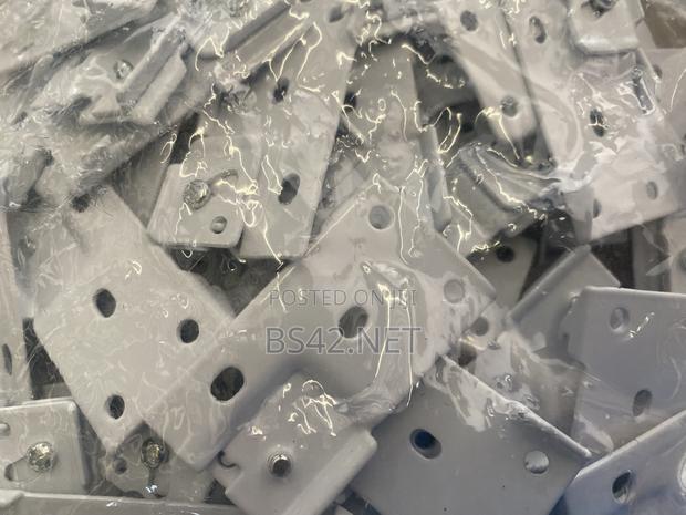 Ceiling Mount Bracket · Photo 3