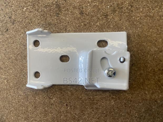 Ceiling Mount Bracket · Photo 1