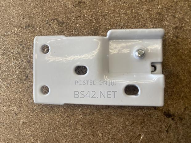 Ceiling Mount Bracket · Photo 2