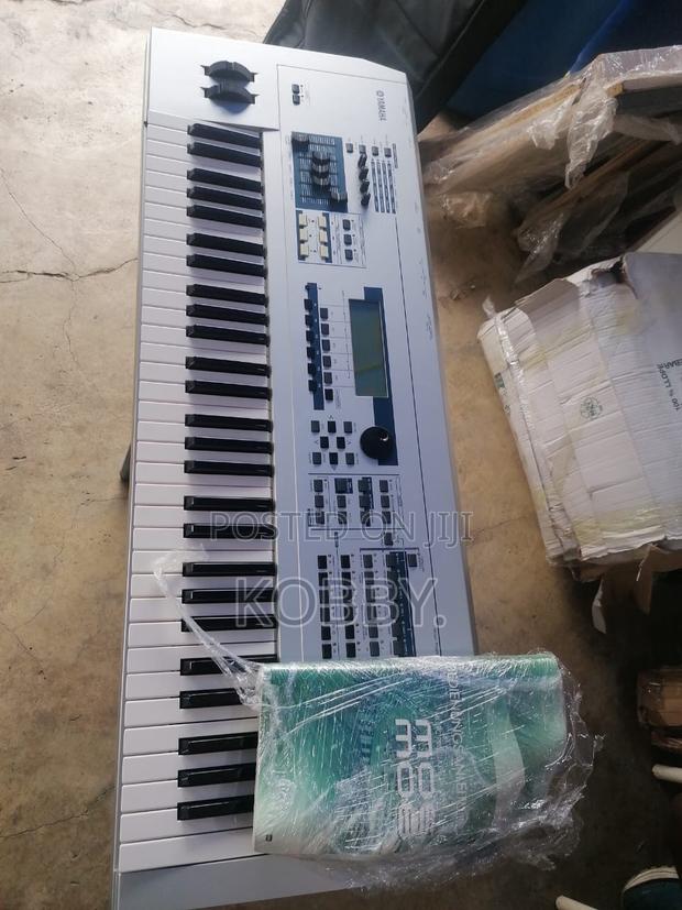 Yamaha Mo6 Keyboard · Photo 2