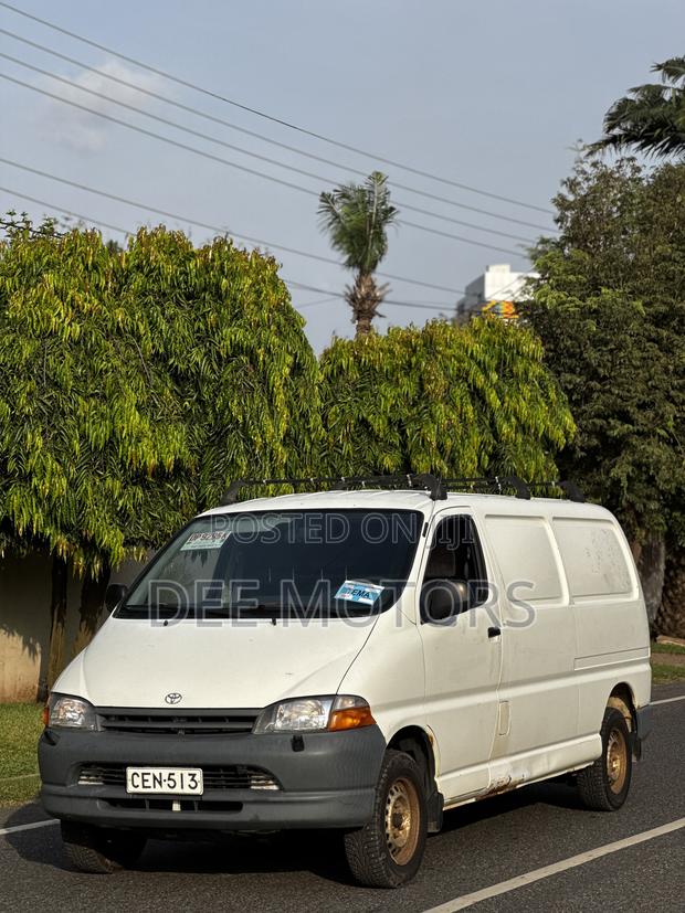 Toyota HiAce 2000 White · Photo 6