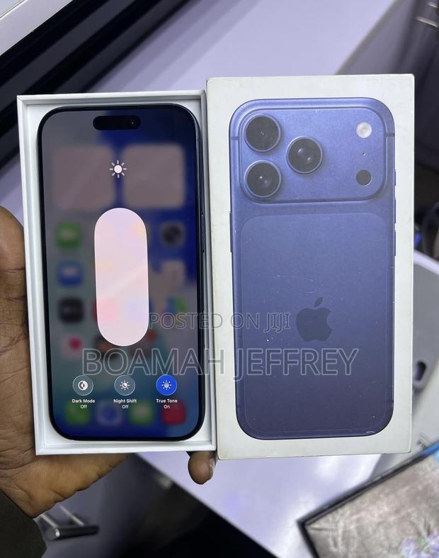 Apple iPhone 17 Pro 256 GB Blue · Photo 2