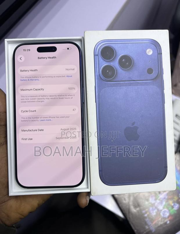 Apple iPhone 17 Pro 256 GB Blue · Photo 3