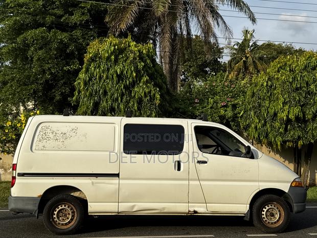 Toyota HiAce 2000 White · Photo 4