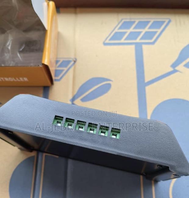 10amps Solar Charge Controller · Photo 4