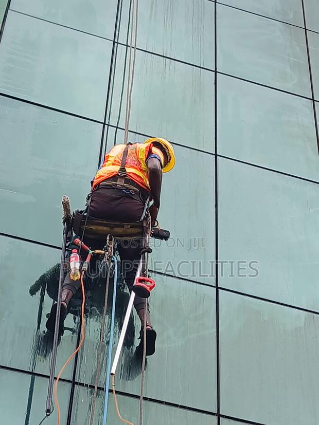 Facade Cleaning Experts · Photo 2