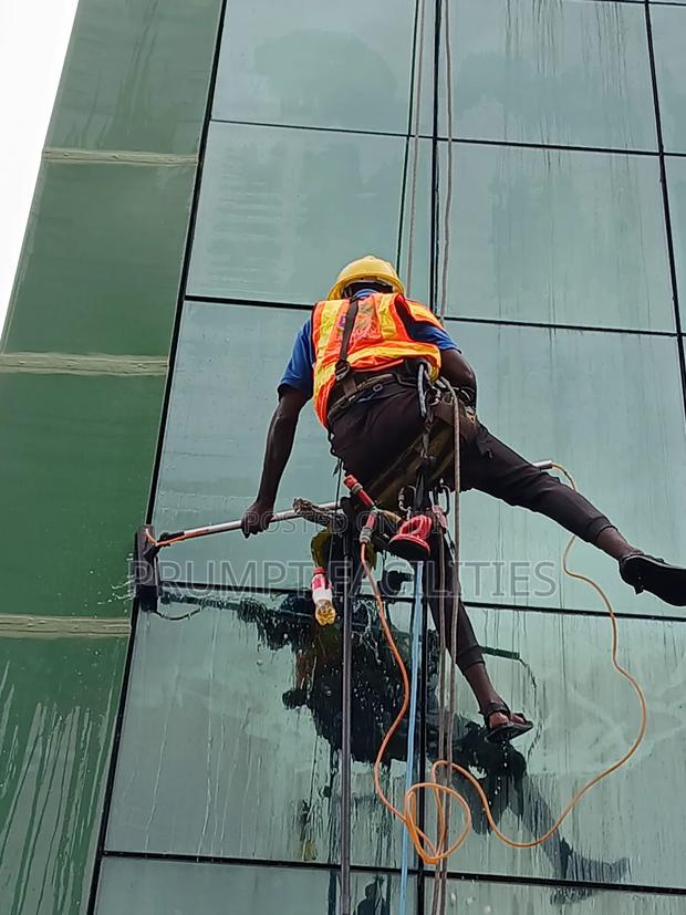 Facade Cleaning Experts · Photo 5