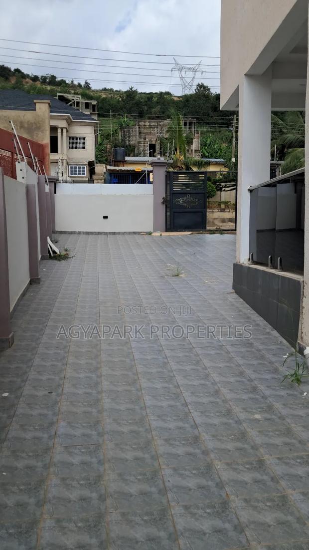 7bdrm House in Kwabenya, Pokuase for sale · Photo 2