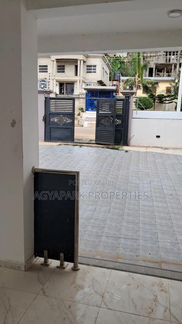 7bdrm House in Kwabenya, Pokuase for sale · Photo 4