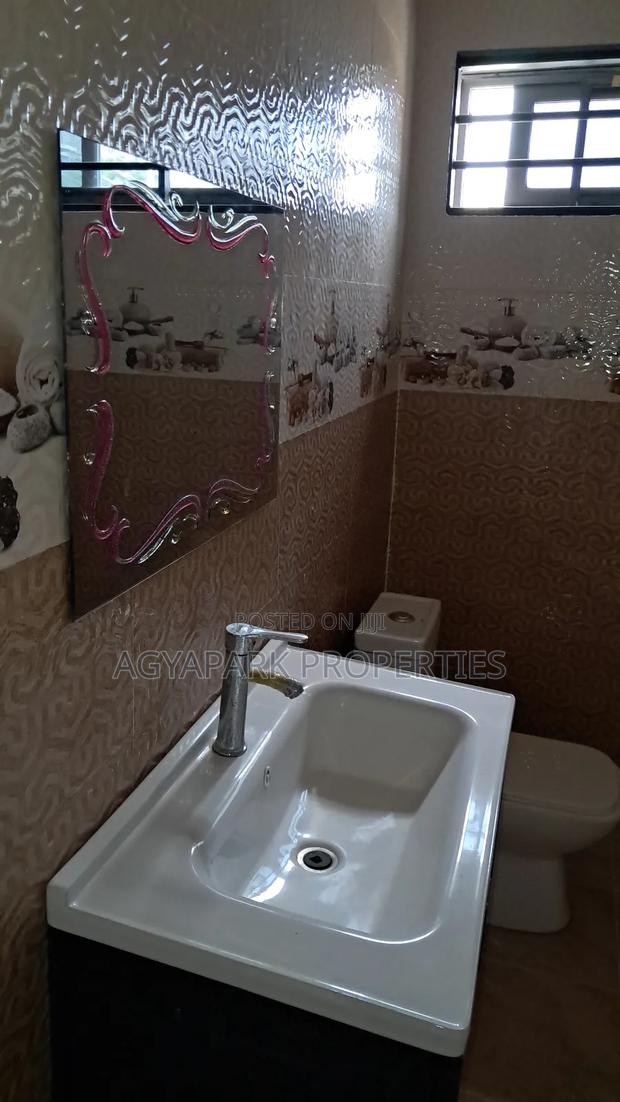 7bdrm House in Kwabenya, Pokuase for sale · Photo 8