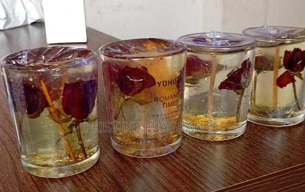 Red Rose Miss Coco Dried Bloom Aromatherapy Candle · Photo 1