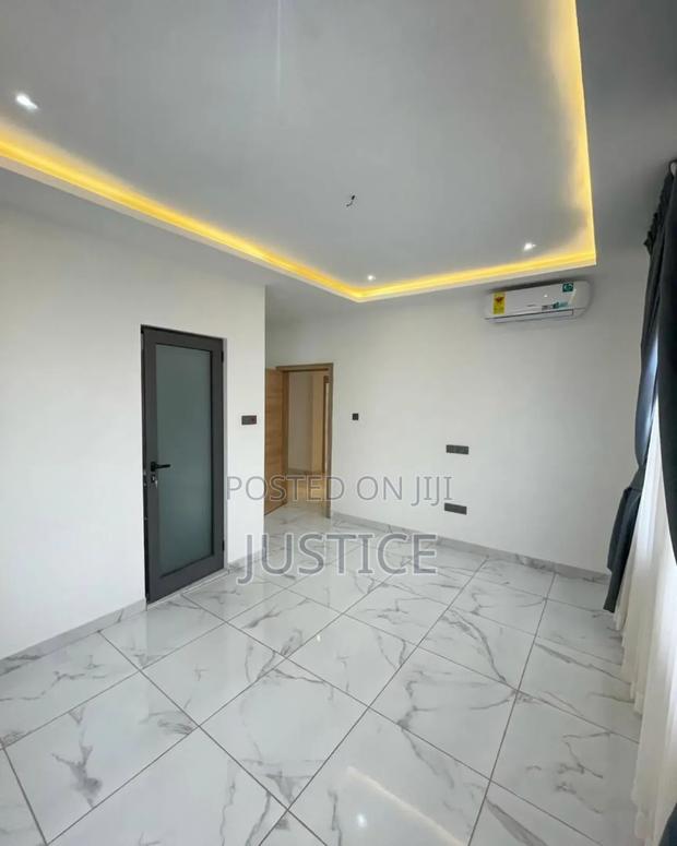 4bdrm Duplex in Lakeside Estate for rent · Photo 2