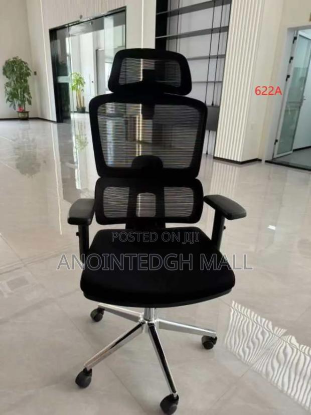 Modern Executive Swivel Chair - Black · Photo 1
