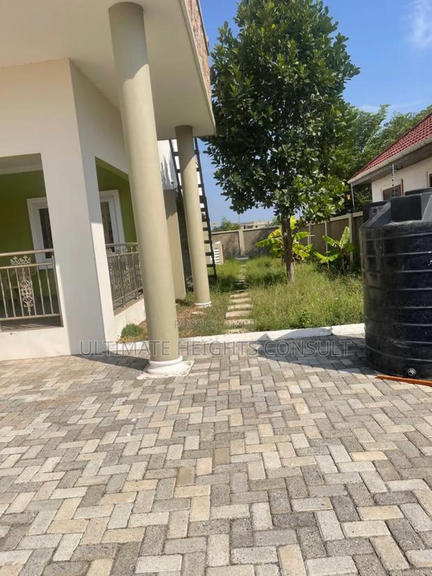 4bdrm House in Tema Community 24 for rent · Photo 6