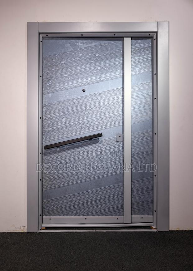 Luxury Stone Door · Photo 1