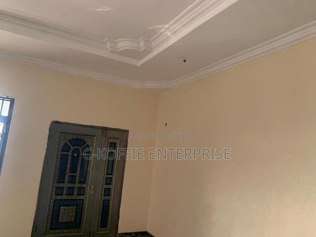 Furnished 8bdrm House in Tema Com 25 for rent · Photo 6
