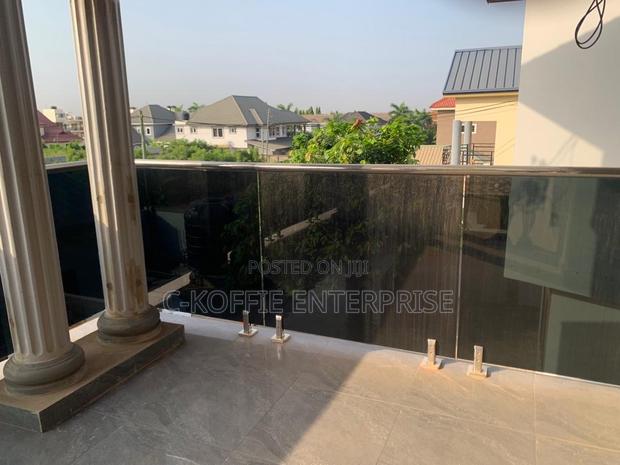 Furnished 8bdrm House in Tema Com 25 for rent · Photo 8